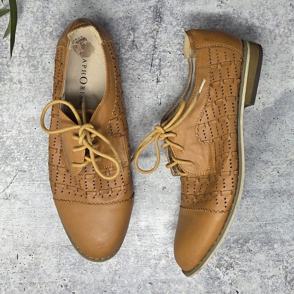 Aphorism Tan Perforated Tie Dress Shoes Size 7
